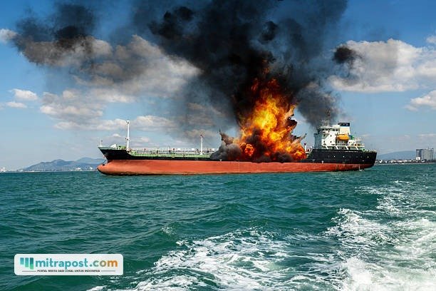 Ilustrasi kapal terbakar/istock