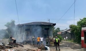 kebakaran-dputr Foto : Kebakaran gudang UPT DPUTR di Kecamatan Tayu, Pati. (Dok. Polsek Tayu)