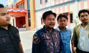 Foto : Kuasa Hukum dari Pemilik Rumah, Kristoni Duha. (Sumber. Mitrapost.com/ Ilham)