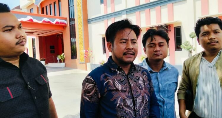 Foto : Kuasa Hukum dari Pemilik Rumah, Kristoni Duha. (Sumber. Mitrapost.com/ Ilham)