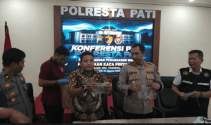 pati Foto : Barang bukti berupa gotri diperlihatkan saat Konferensi Pers, Kamis kemarin. (Sumber. Mitrapost.com/ Ilham)