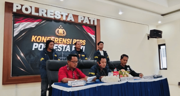 pati Foto : Konferensi Pers di Polresta Pati, Kamis (13/08/2026). (Sumber. Mitrapost.com/ Ilham)