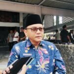 Foto : Plt Bupati Pati, Risma Ardhi Chandra ditemui halaman Masjid Agung Baitunnur Pati. (Sumber. Mitrapost.com/ Ilham)