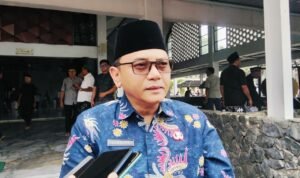 Foto : Plt Bupati Pati, Risma Ardhi Chandra ditemui halaman Masjid Agung Baitunnur Pati. (Sumber. Mitrapost.com/ Ilham) Foto : Plt Bupati Pati, Risma Ardhi Chandra ditemui halaman Masjid Agung Baitunnur Pati. (Sumber. Mitrapost.com/ Ilham)