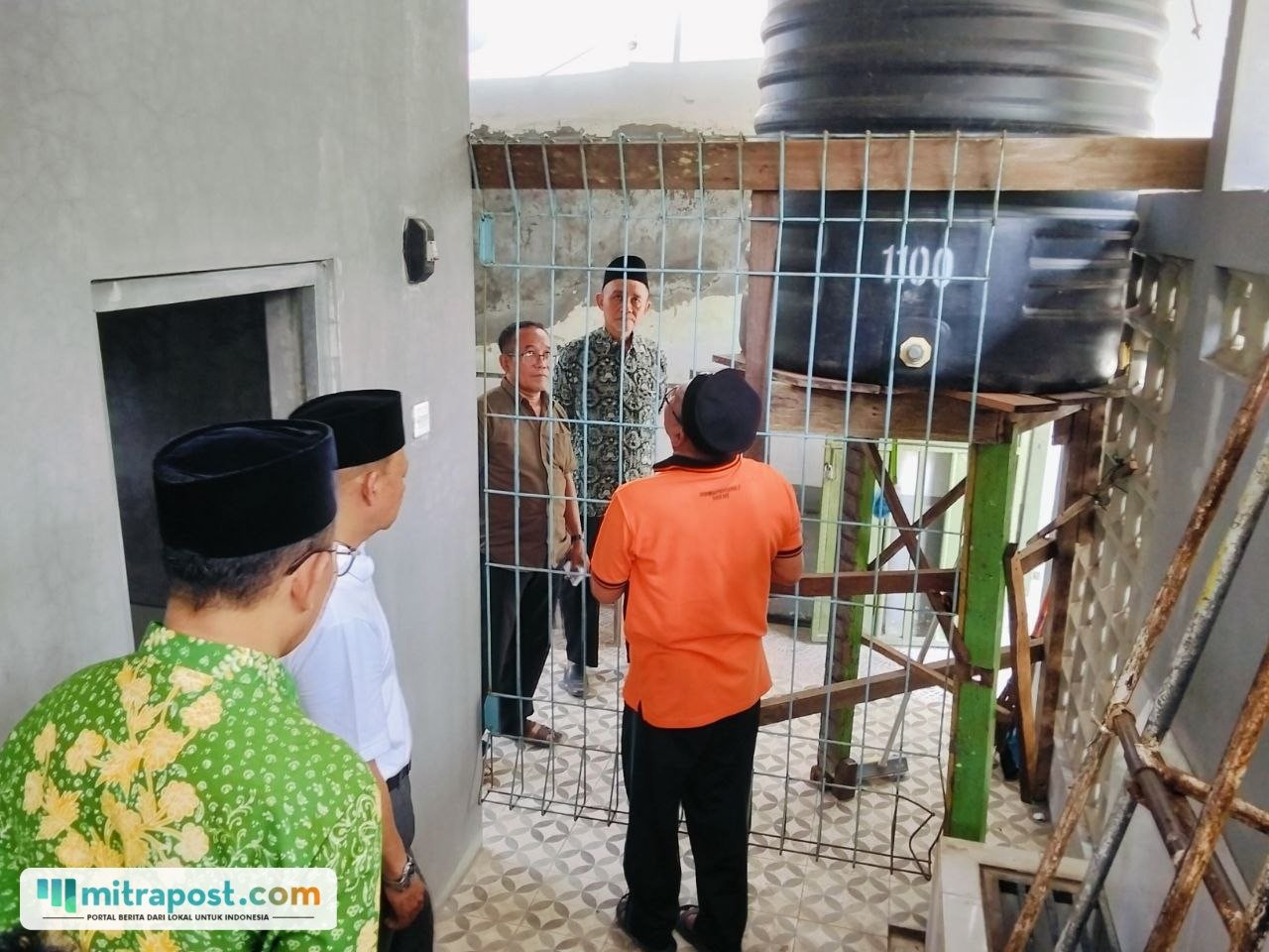 Foto : Kemenag Pati bersama pihak yayasan mendatangi lokasi kejadian. (Sumber. Mitrapost.com/ Ilham) Bullying