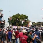 Foto : Aksi peternak unggas Kabupaten Pati di depan kantor Bupati. (Sumber. Mitrapost.com/ Ilham)