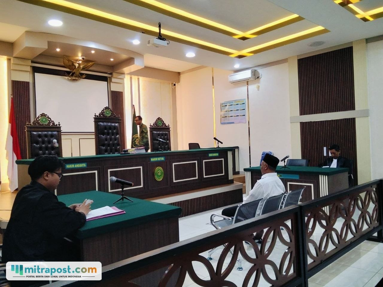 Foto : Sidang terhadap terdakwa Ashari dugaan kasus kekerasan seksual digelar di PN Pati. (Sumber. Mitrapost.com/ Ilham)