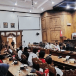 Foto : Puluhan warga Pati Audiensi di DPRD Pati soal tarif pajak BPHTB. (Sumber. Mitrapost.com/ Ilham) Foto : Puluhan warga Pati Audiensi di DPRD Pati soal tarif pajak BPHTB. (Sumber. Mitrapost.com/ Ilham)