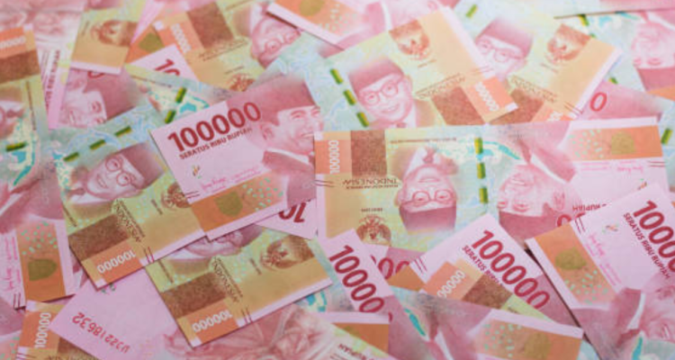 Ilustrasi uang rupiah Uang Rupiah Pecahan Rp100 Ribu dengan Tanda Tangan Purbaya Ramai Diburu Kolektor