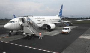 Garuda Indonesia Pesawat Garuda Indonesia Alami Insiden Pecah Ban di Bandara Soekarno-Hatta