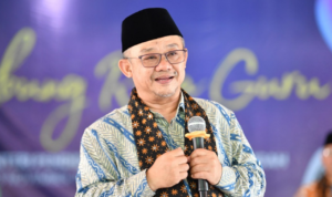 20% Dana BOS Sekolah Negeri Dialokasikan untuk Gaji Guru Honorer