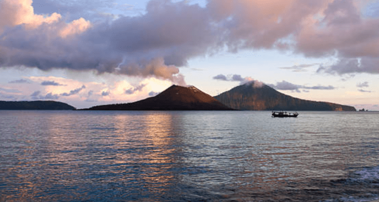 Proses Pencarian 5 Jurnalis yang Hilang di Perairan Anak Krakatau Diberhentikan