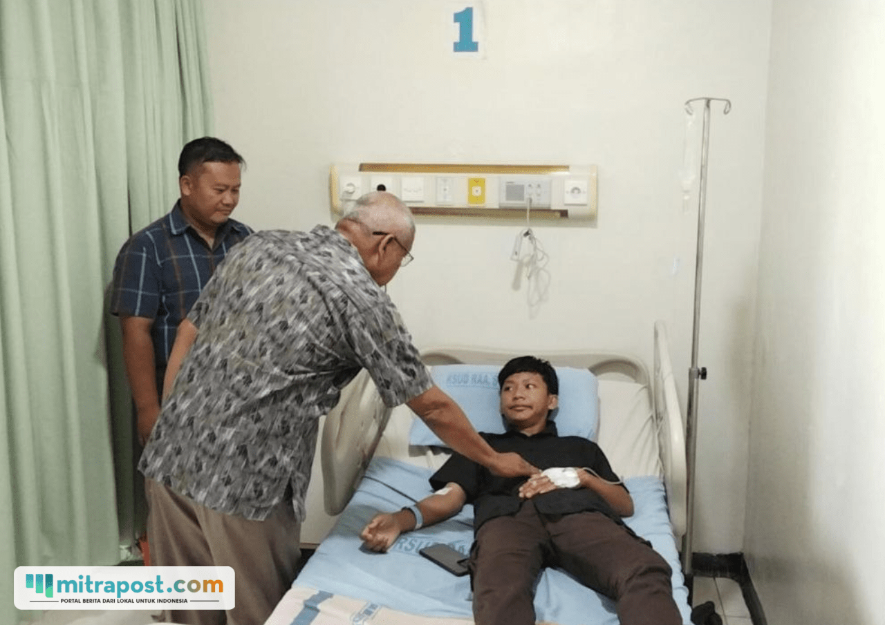 Foto : Siswa Sekolah Menengah Pertama (SMP) Kecamatan Gembong masih dirawat intensif di RSUD Soewondo Pati. (Sumber. Mitrapost.com/ Ilham)
