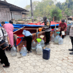 Foto : Dropping bantuan air bersih di Desa Kletek, Kecamatan Pucakwangi, belum lama ini. (Dok. Humas Polresta Pati) kekeringan
