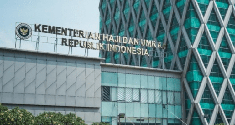 Gedung Kemenhaj RI Kemenhaj RI Blokir Akun SISKOPATUH Milik 2 Travel Umrah yang Diduga Telantarkan Jemaah