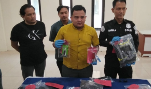 Foto : Polisi menunjukkan barang bukti saat konferensi pers di Polresta Pati. (Sumber. Mitrapost.com/ Ilham)