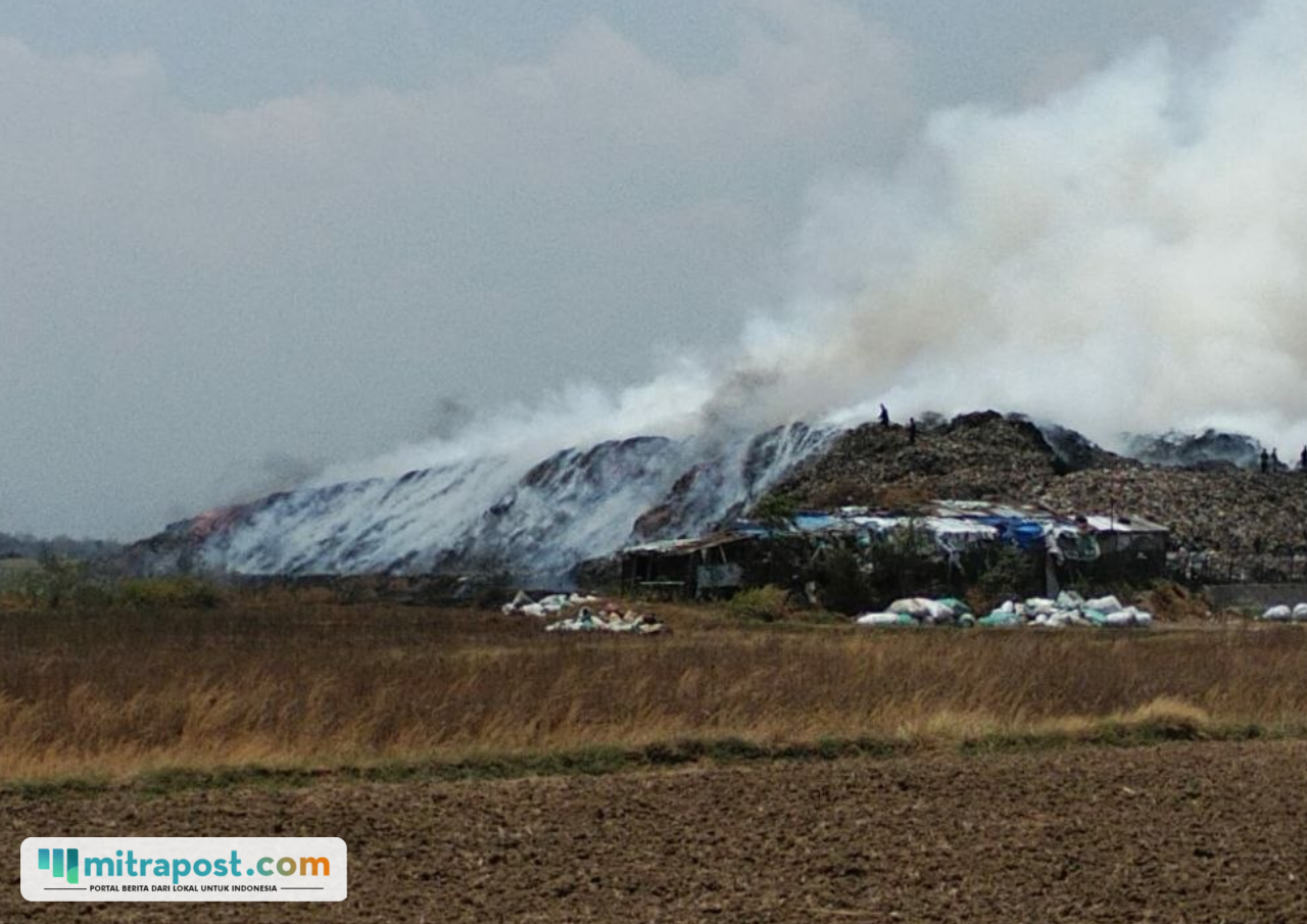 Foto : TPS Plosojenar Kecamatan Jakenan Pati terbakar, belum lama ini. (Sumber. Mitrapost.com/ Ilham)