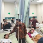 Foto : Plt Bupati Pati Risma Ardhi Chandra menengok kondisi siswa di RS KSH Pati. (Sumber. Mitrapost.com/ Ilham)