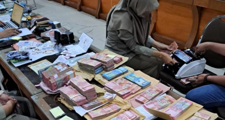 Penggeledahan di Kanwil BPN Jatim KPK Temukan Rekening yang Diduga untuk Tampung Setoran Kantah di Lingkup Kanwil BPN Jatim