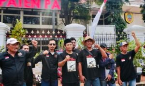 Foto : Juru Bicara Pati Ora Sepele, Saiful Huda, memakai peci, belum lama ini. (Sumber. Mitrapost.com/ Ilham)