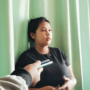 Foto : Andira orang tua dari murid kelas 8 SMP Negeri 1 Gembong Pati. (Sumber. Mitrapost.com/ Ilham)