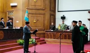 Foto : Pelantikan Pergantian Antar Waktu (PAW) oleh Moh. Setyadi gantikan Almarhum Riyanto di kursi Fraksi Golkar DPRD Pati. (Sumber. Mitrapost.com/ Ilham)