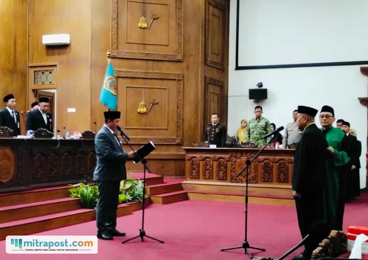 Foto : Pelantikan Pergantian Antar Waktu (PAW) oleh Moh. Setyadi gantikan Almarhum Riyanto di kursi Fraksi Golkar DPRD Pati. (Sumber. Mitrapost.com/ Ilham)