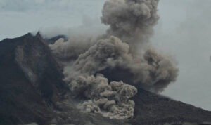 Ilustrasi erupsi Gunung Sinabung/istock
