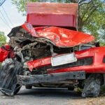 Ilustrasi mobil sedan ringsek/istock
