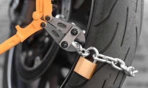 Ilustrasi pencurian motor/istock Ilustrasi pencurian motor/istock