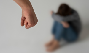 Bejat! Ibu di Sidoarjo Tega Paksa Anak Threesome dengan Kekasih Gelap