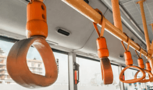 Seorang Pria Diduga Lecehkan Penumpang Bus Modus Pura-pura Tidur