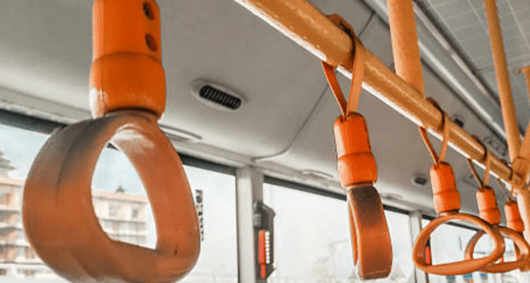 Seorang Pria Diduga Lecehkan Penumpang Bus Modus Pura-pura Tidur