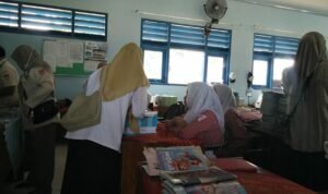 Foto : Pemeriksaan siswa di SMP Negeri 1 Gembong. (Sumber. Mitrapost.com/ Ilham) Foto : Pemeriksaan siswa di SMP Negeri 1 Gembong. (Sumber. Mitrapost.com/ Ilham)