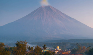 Karhutla di Gunung Semeru Sulit Padam, Hanya Lewat Jalur Udara