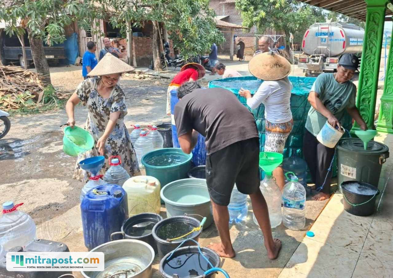 Foto : Warga desa di Kabupaten Pati terdampak kekeringan. (Dok. Humas Polresta Pati)