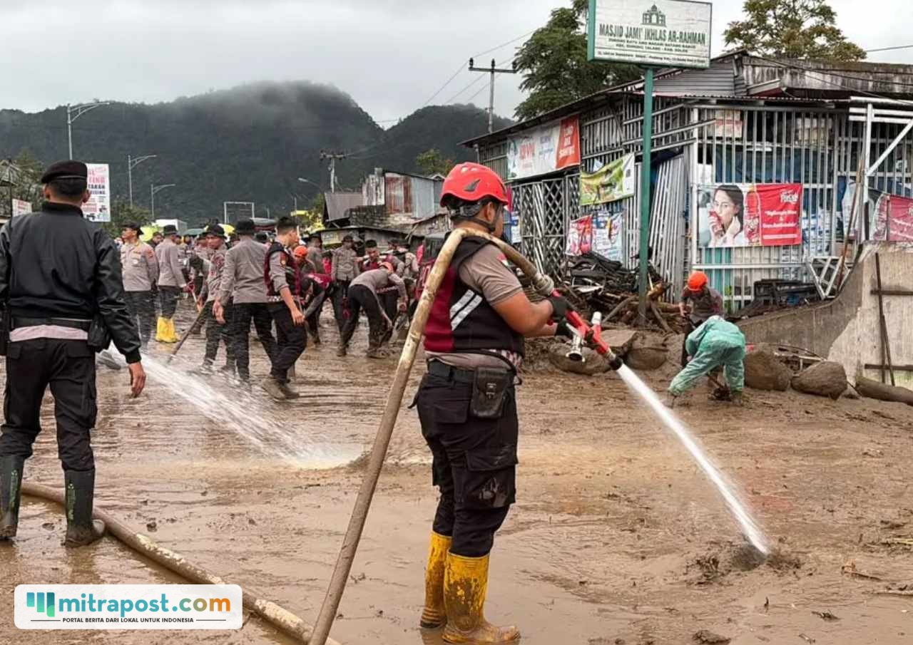 Banjir Bandang dan Tanah Longsor Solok: 2 Warga Hilang, Pemkab Tetapkan Darurat Bencana/humas polri