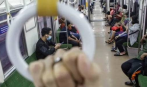 Viral Perempuan Jadi Korban Pelecehan Seksual di KRL, Pelaku Dilabrak Penumpang Lain Viral Perempuan Jadi Korban Pelecehan Seksual di KRL, Pelaku Dilabrak Penumpang Lain