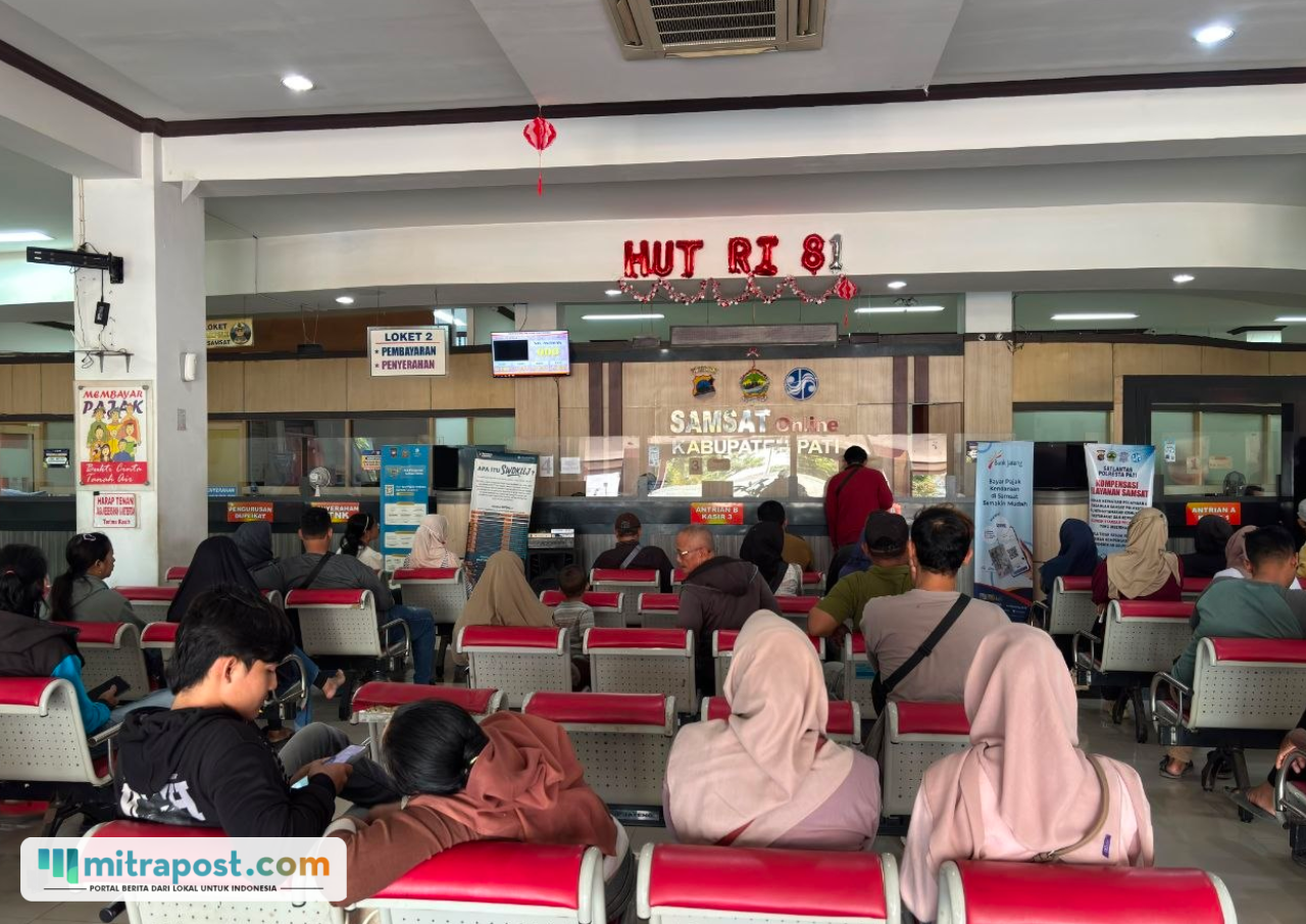 Foto : Pelayanan pembayaran pajak PKB di Samsat Pati. (Sumber. Mitrapost.com/ Ilham)