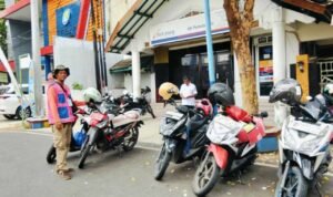 Foto : Parkir Tepi jalan umum di area Alun-alun Simpang Lima Pati. (Sumber. Mitrapost.com/ Ilham)
