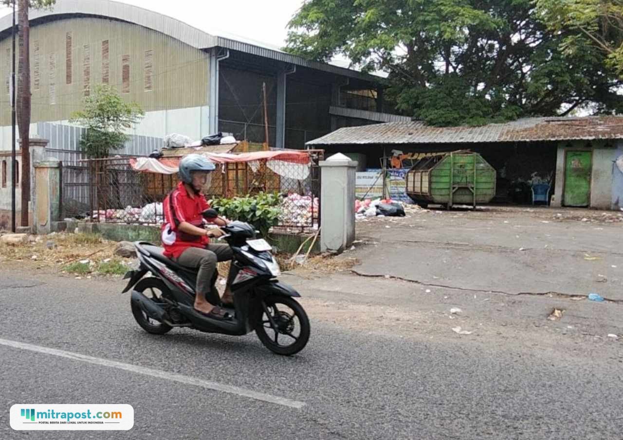 Foto : TPS belakang Stadion Joyokusumo Pati, belum lama ini. (Sumber. Mitrapost.com/ Ilham) Foto : TPS belakang Stadion Joyokusumo Pati, belum lama ini. (Sumber. Mitrapost.com/ Ilham)