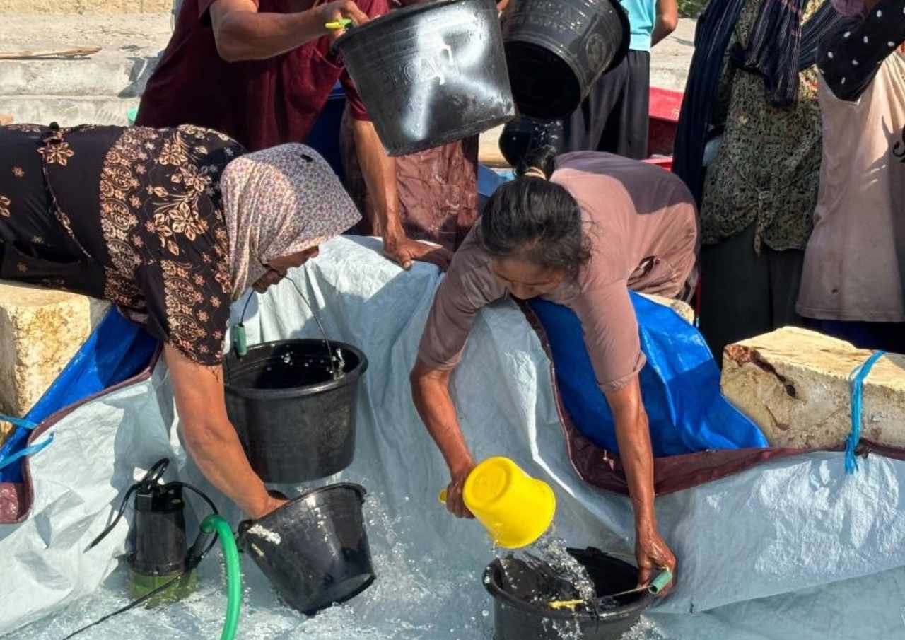 Foto : Bantuan air bersih di Kecamatan Jaken tepat Desa Ronggo. (Dok. Pemdes Ronggo)