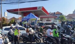 Antrean BBM di Bali Mengular, Dirut Pertamina Sebut Kapal Tanker Alami Kendala saat Bongkar Muat