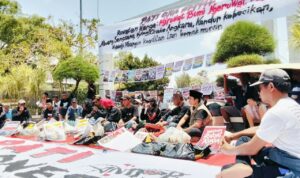 Foto : POS Gelar Ruwatan di Alun-alun Simpang Lima Pati. (Sumber. Mitrapost.com/ Ilham)