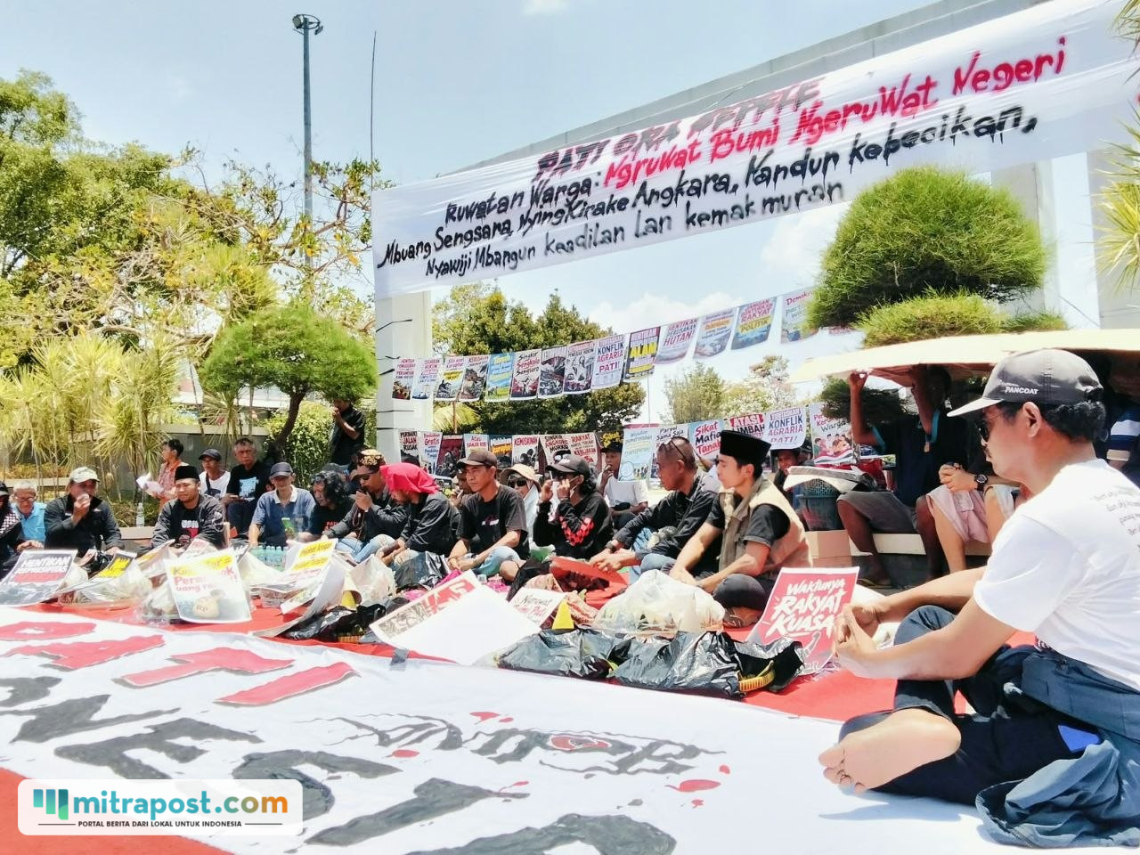 Foto : POS Gelar Ruwatan di Alun-alun Simpang Lima Pati. (Sumber. Mitrapost.com/ Ilham)