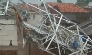 Tower di Demak Roboh /tangkap layar Tower di Demak Roboh /tangkap layar