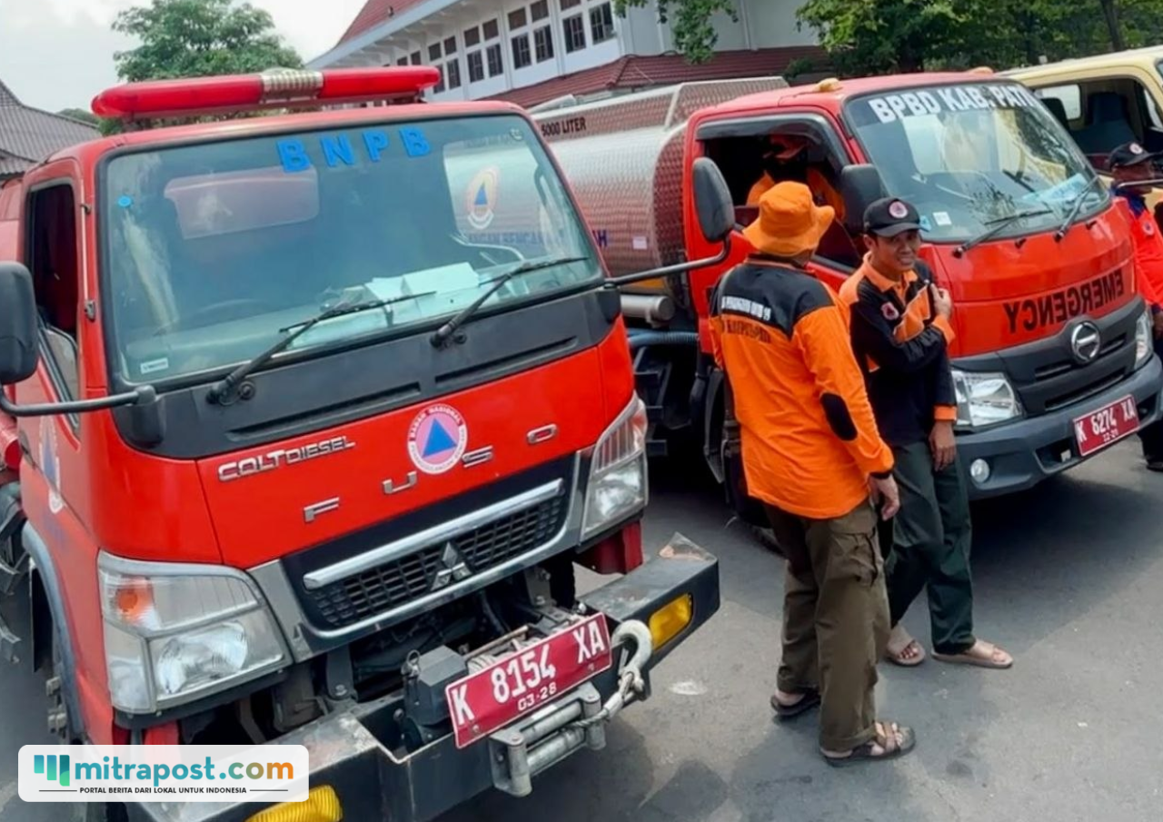 Foto : Armada truk tangki untuk bantuan air bersih di wilayah Kabupaten Pati yang terdampak kekeringan. (Dok. Humas Pemkab Pati)