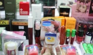 BPOM Ungkap Adanya Pabrik Kosmetik Ilegal di Mojokerto yang Punya Omzet Rp9 M per Tahun BPOM Ungkap Adanya Pabrik Kosmetik Ilegal di Mojokerto yang Punya Omzet Rp9 M per Tahun
