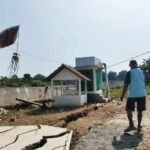Foto : Retakan tanah di pinggiran sungai Silugonggo Pati tepat Desa Tondomulyo Kecamatan Jakenan, belum lama ini. (Sumber. Mitrapost.com/ Ilham)