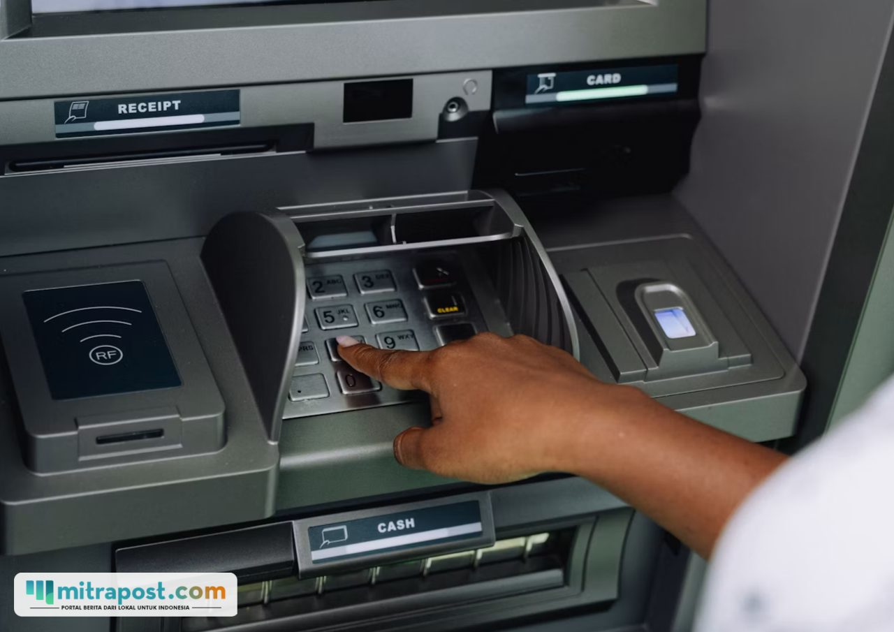 Istri Polisi di Surabaya Diduga Gasak Uang Teman di ATM dan Tuduh Orang Lain
